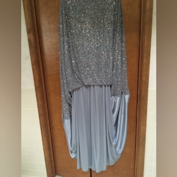 Mac Duggal, 14, silver - Picture 8 of 8